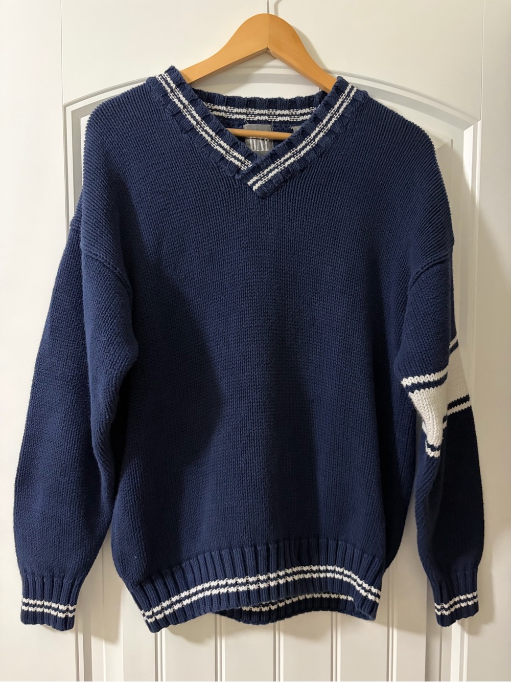 Vintage Gap Cotton Navy V-Neck Knit Sweater with White Trim